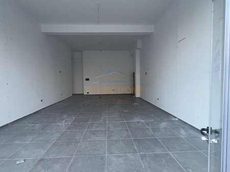 Tirane, jepet me qera ambjent biznesi Kati 0, 80 m² 500 € 