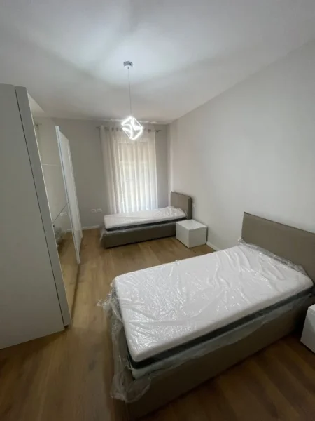 Tirane, jepet me qera apartament 2+1+Ballkon Kati 2, 100 m² 700 € (Don Bosko)