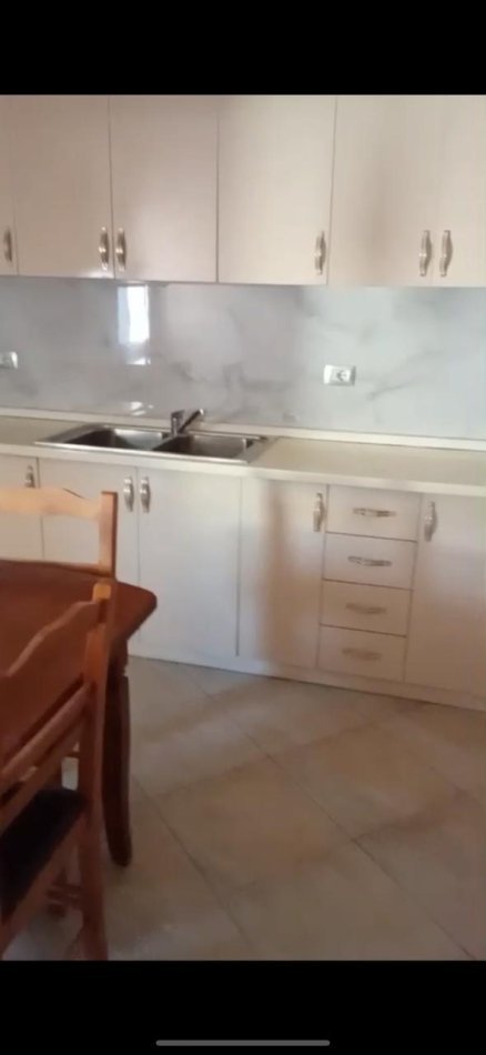 Tirane, jepet me qera 1+1 Kati 3, 60 m² 350 € 