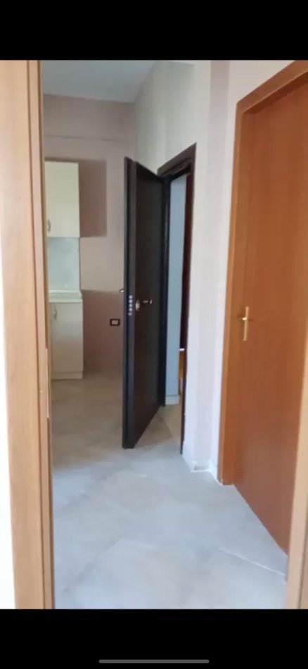 Tirane, jepet me qera 1+1 Kati 3, 60 m² 350 € 