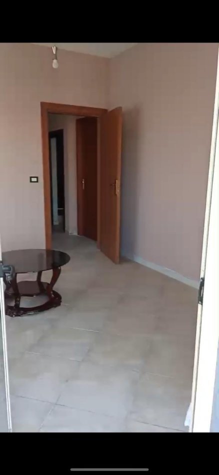 Tirane, jepet me qera 1+1 Kati 3, 60 m² 350 € 