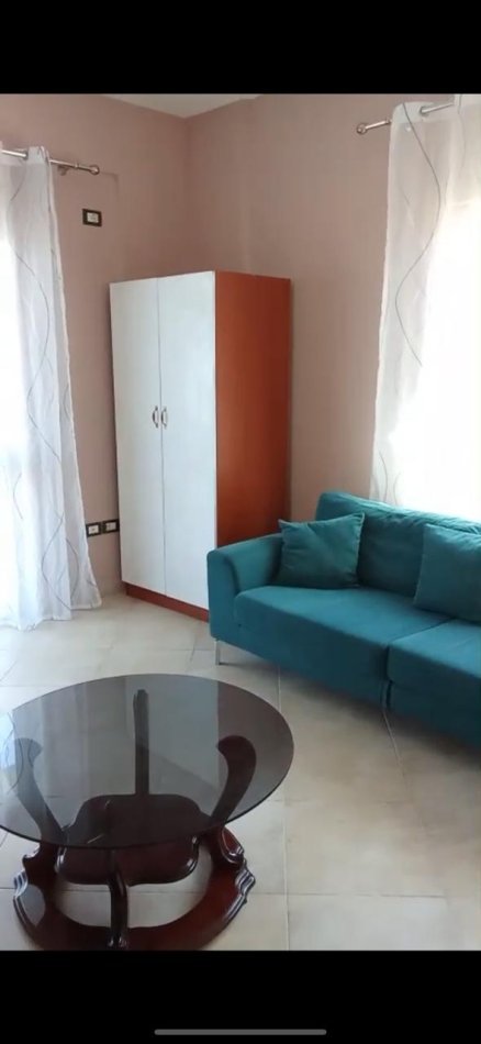 Tirane, jepet me qera 1+1 Kati 3, 60 m² 350 € 