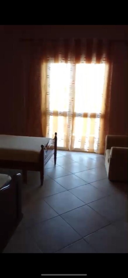 Tirane, jepet me qera 1+1 Kati 3, 60 m² 350 € 