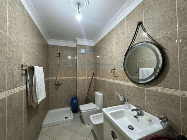 Tirane, shitet apartament 2+1+Ballkon Kati 8, 91 m² 150.000 € (FITNES UNIK)   UNA54877