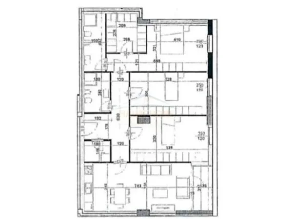 Shitet, Apartament 3+1+2, Komuna e Parisit "Kika 3"