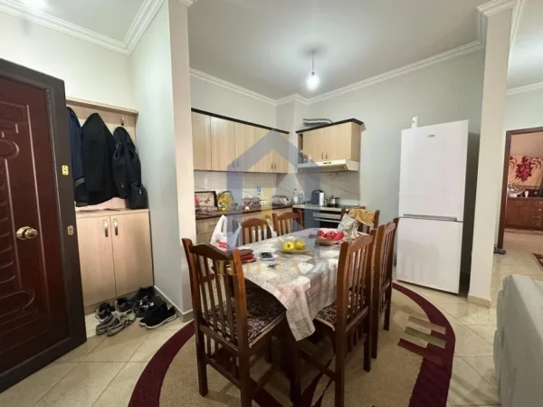 Tirane, shes 2+1+Ballkon Kati 5, 92 m²