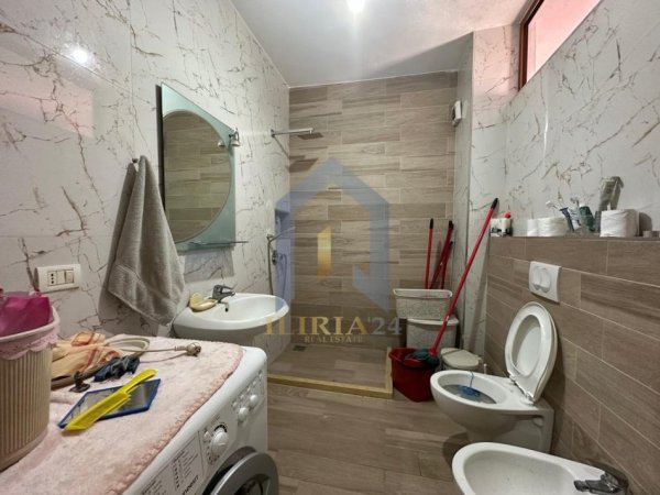 Tirane, shes 2+1+Ballkon Kati 5, 92 m² 
