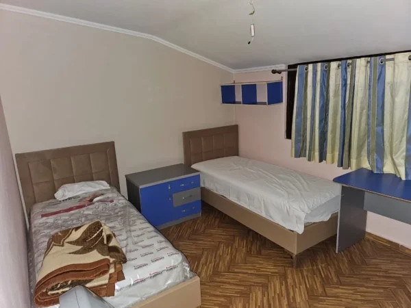Tirane, jepet me qera apartament 2+1 Kati 3, 3 m² 550 € (Tregu Elektrik)