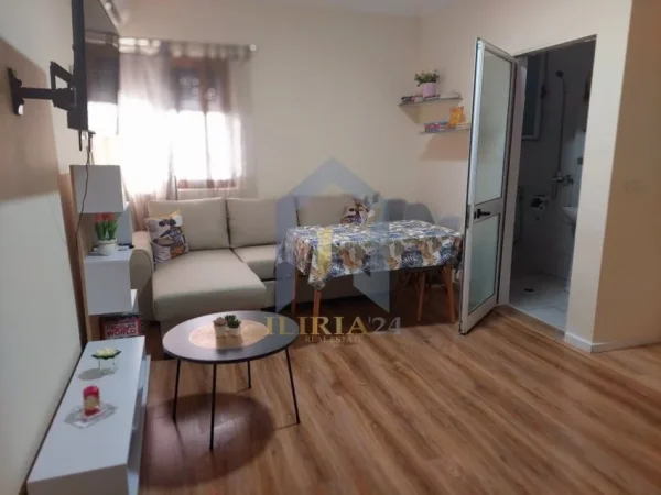 Tirane, jepet me qera apartament 1+1+Ballkon Kati 1, 600 €