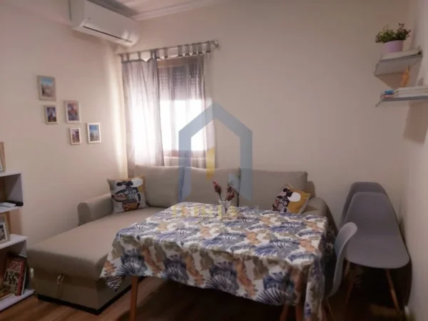 Tirane, jepet me qera apartament 1+1+Ballkon Kati 1, 600 €