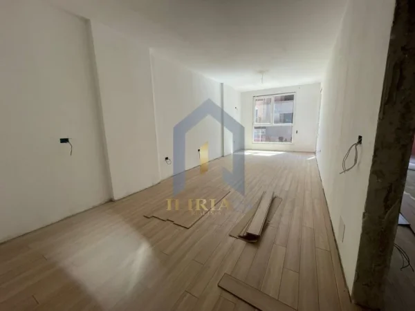 Tirane, shitet apartament 1+1 Kati 1, 73 m² 