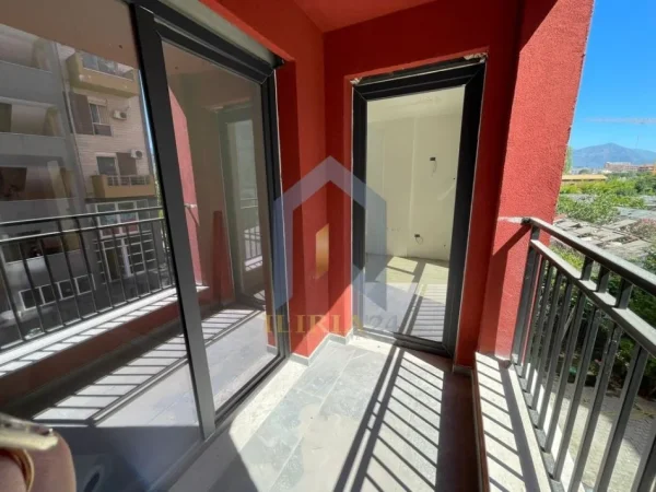 Tirane, shitet apartament 1+1 Kati 1, 73 m² 