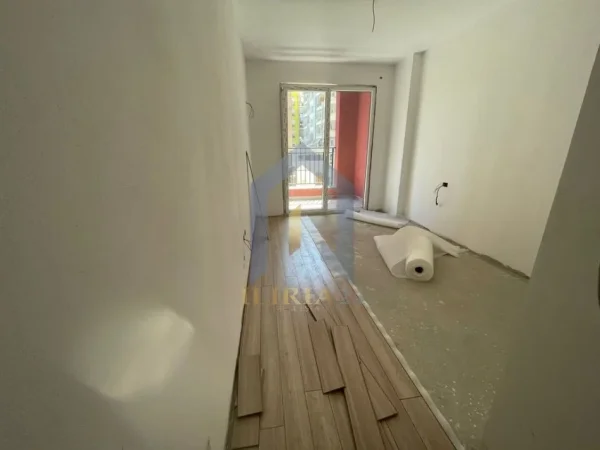 Tirane, shitet apartament 1+1 Kati 1, 73 m² 