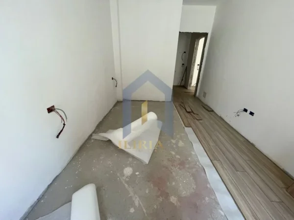 Tirane, shitet apartament 1+1 Kati 1, 73 m² 