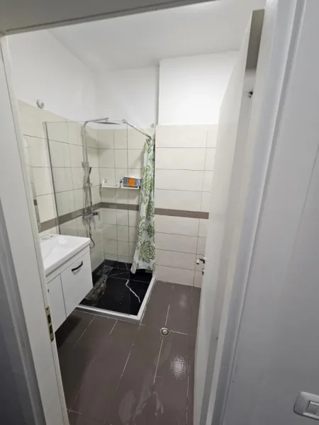 Tirane, jepet me qera apartament 2+1 Kati 3, 84 m² 450 € 