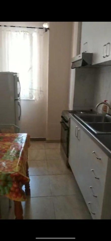 Tirane, jepet me qera apartament 2+1 Kati 2, 90 m² 450 € 