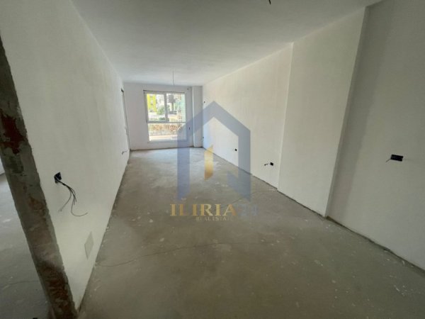 Tirane, shes apartament 1+1 Kati 1, 73 m² 