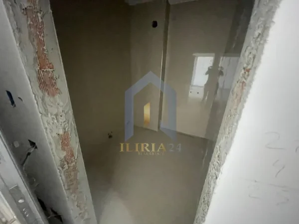 Tirane, shes apartament 1+1 Kati 1, 73 m²