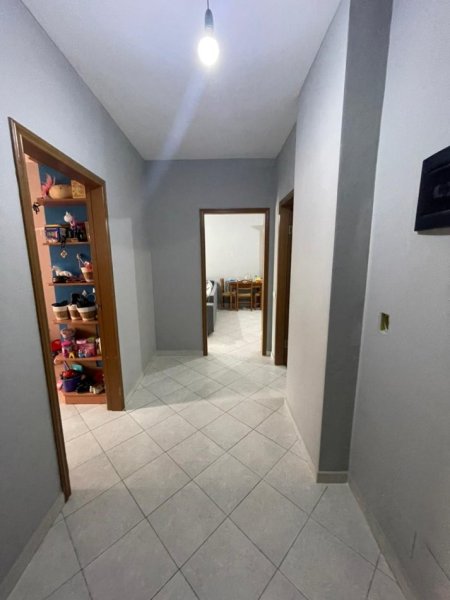 Tirane, jepet me qera apartament 2+1 Kati 5, 85 m² 420 € 