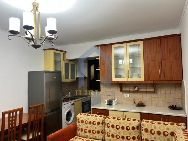 Tirane, jepet me qera apartament 2+1 Kati 5, 95 m² 500 € 