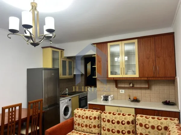 Tirane, jepet me qera apartament 2+1 Kati 5, 95 m² 500 € 