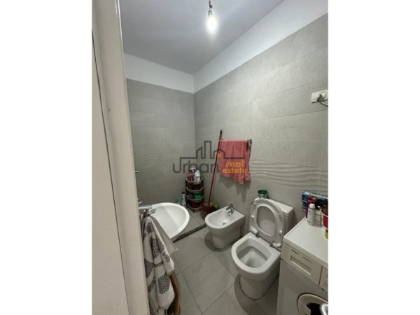 Tirane, shitet apartament 1+1+Ballkon Kati 5, 74 m² 125.000 € (Pranë Maternitetit të Ri)