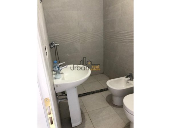 Tirane, shitet apartament 1+1+Ballkon Kati 5, 74 m² 125.000 € (Pranë Maternitetit të Ri)