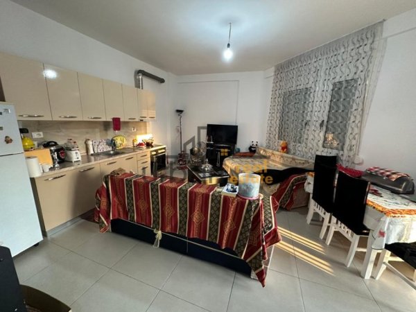 Tirane, shitet apartament 1+1+Ballkon Kati 5, 74 m² 125.000 € (Pranë Maternitetit të Ri)