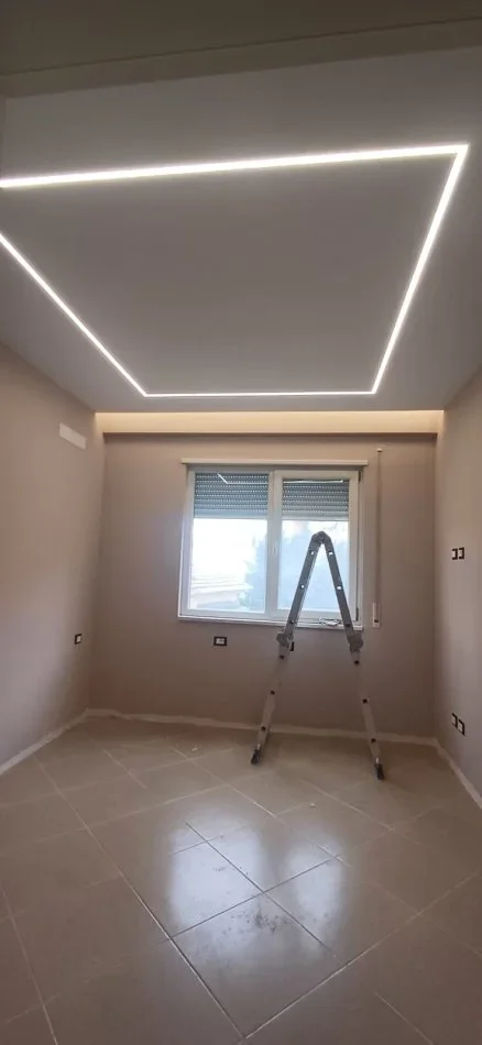 Tirane, jepet me qera apartament 2+1+Ballkon Kati 3, 95 m² 550 € (BRRYLI)