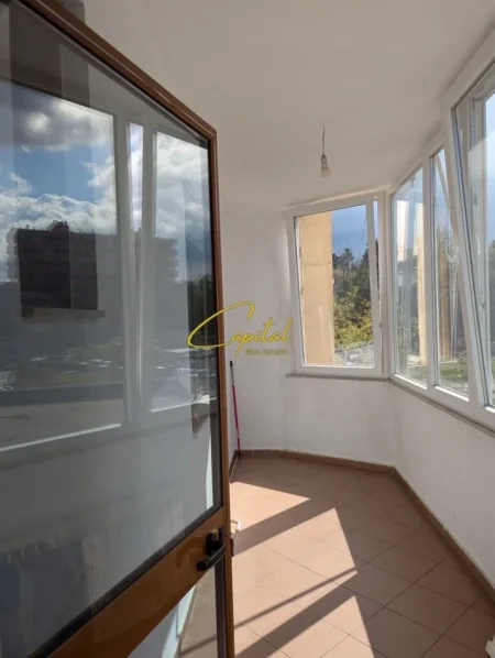 Tirane, jepet me qera apartament 2+1 Kati 2, 120 m² 720 € (LIQENI ARTIFICIAL)