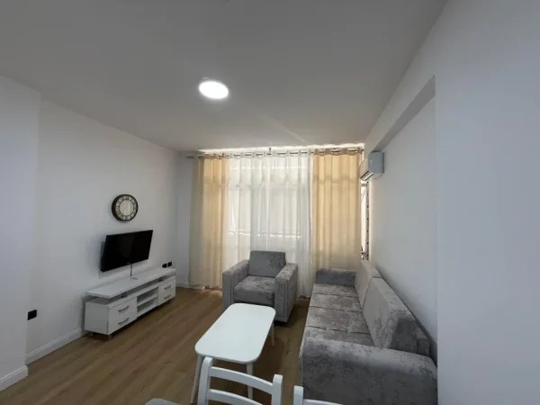 Tirane, jepet me qera apartament 1+1 Kati 7, 65 m² 452 € (Astir)