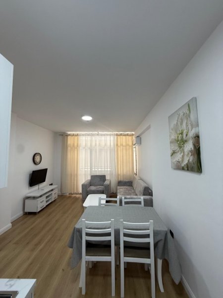 Tirane, jepet me qera apartament 1+1 Kati 7, 65 m² 452 € (Astir)