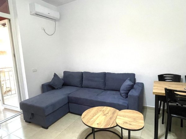 Tirane, jepet me qera apartament 1+1 Kati 6, 70 m² 500 € ( JEPET ME QERA SUPER APARTAMENT 1+1 NE 21 DHJETOR TEK GLOBE)