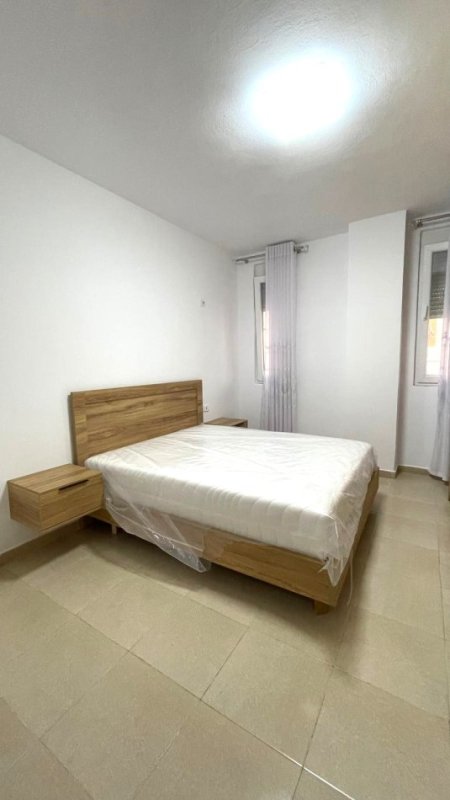 Tirane, jepet me qera apartament 1+1 Kati 6, 70 m² 500 € ( JEPET ME QERA SUPER APARTAMENT 1+1 NE 21 DHJETOR TEK GLOBE)