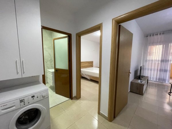 Tirane, jepet me qera apartament 1+1 Kati 6, 70 m² 500 € ( JEPET ME QERA SUPER APARTAMENT 1+1 NE 21 DHJETOR TEK GLOBE)