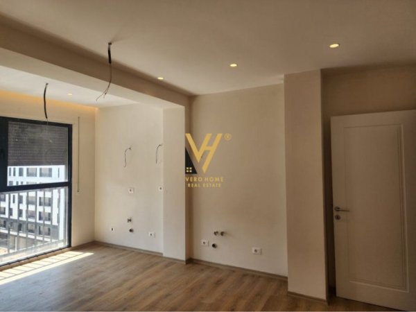 Tirane, jepet me qera ambjent biznesi Kati 6, 92 m² 500 € (BULEVARDI I RI)