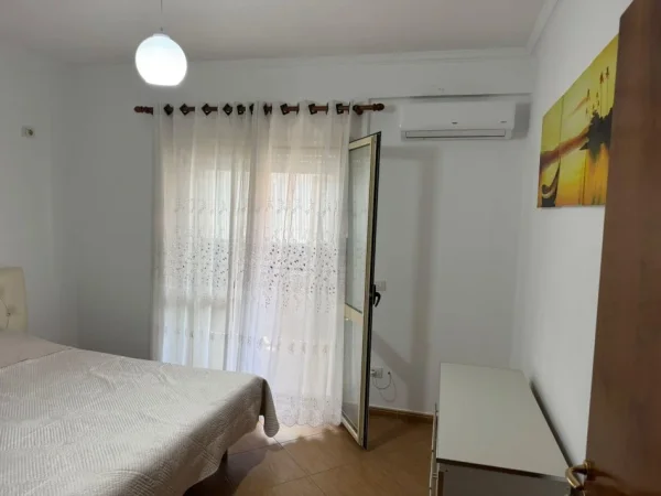 Vlore, jepet me qera apartament 2+1+Ballkon , 500 € (Rruga Fejzo Mema)