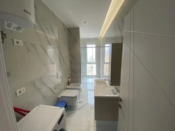 Tirane, jepet me qera apartament 2+1 Kati 1, 80 m² 600 € (selite)