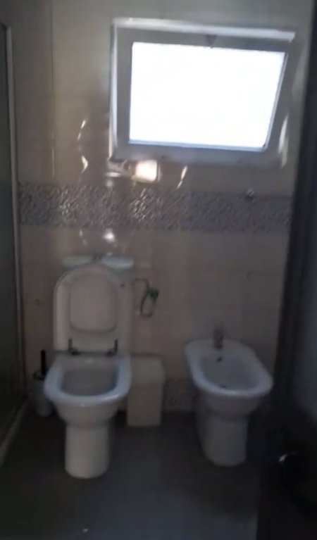 Tirane, jepet me qera apartament 1+1 Kati 1, 60 m² 400 € (Vasil Shanto)