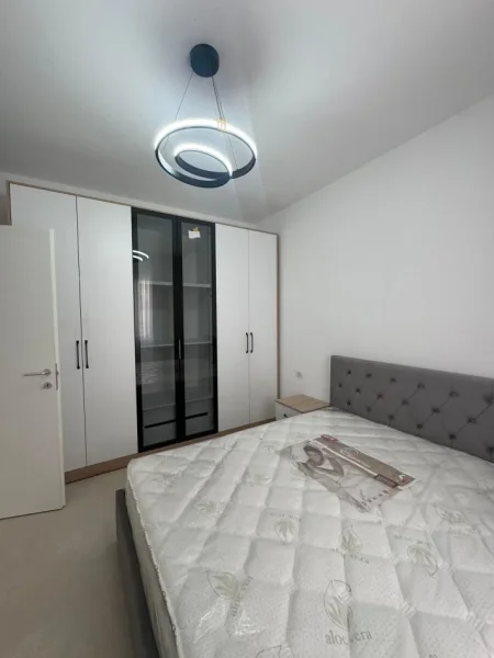 Tirane, jepet me qera 2+1 Kati 4, 89 m² 600 € 