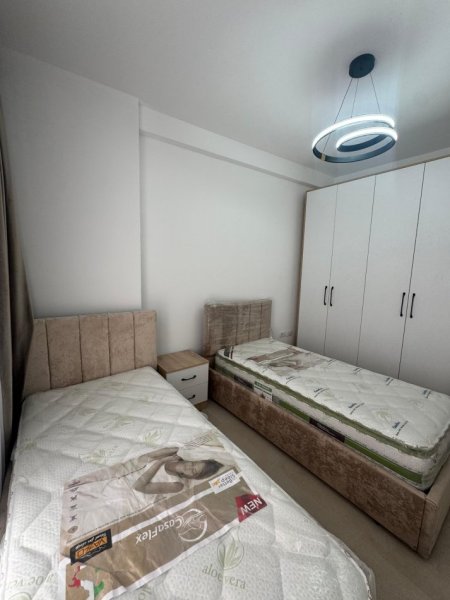 Tirane, jepet me qera 2+1 Kati 4, 89 m² 600 € 