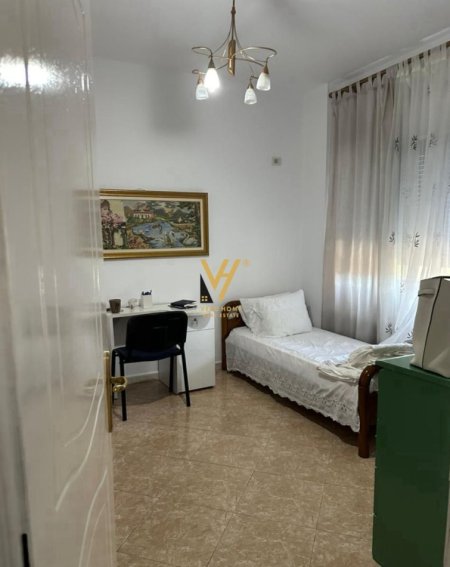 Tirane, jepet me qera apartament 2+1+Ballkon Kati 4, 110 m² 750 € (KOMUNA E PARISIT)