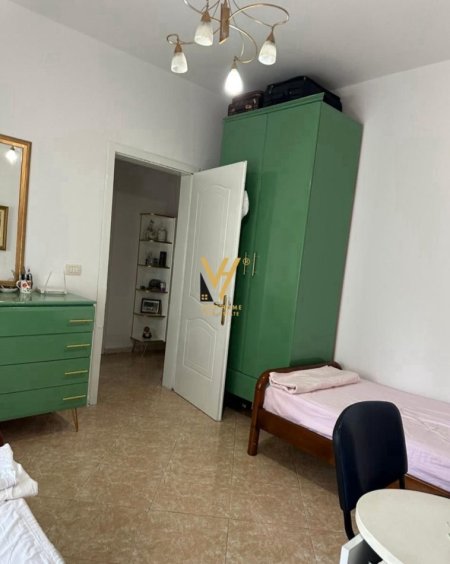 Tirane, jepet me qera apartament 2+1+Ballkon Kati 4, 110 m² 750 € (KOMUNA E PARISIT)