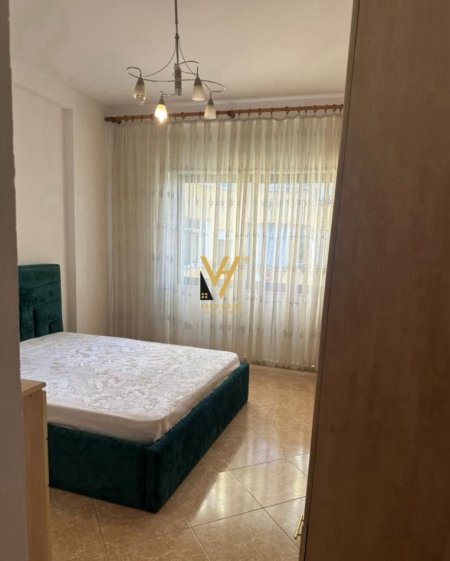Tirane, jepet me qera apartament 2+1+Ballkon Kati 4, 110 m² 750 € (KOMUNA E PARISIT)