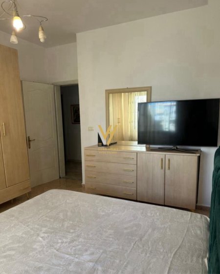 Tirane, jepet me qera apartament 2+1+Ballkon Kati 4, 110 m² 750 € (KOMUNA E PARISIT)