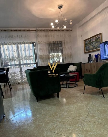 Tirane, jepet me qera apartament 2+1+Ballkon Kati 4, 110 m² 750 € (KOMUNA E PARISIT)