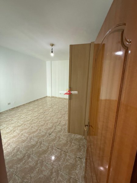 Tirane, shitet apartament 3+1+Ballkon Kati 3, 120 m² 269.000 € (ne Komun te Parisit, prane Kristal Center)