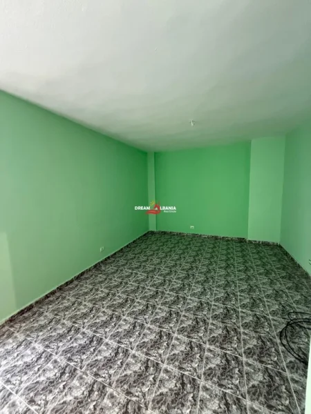 Tirane, shitet apartament 3+1+Ballkon Kati 3, 120 m² 248.000 € (ne Komun te Parisit, prane Kristal Center)