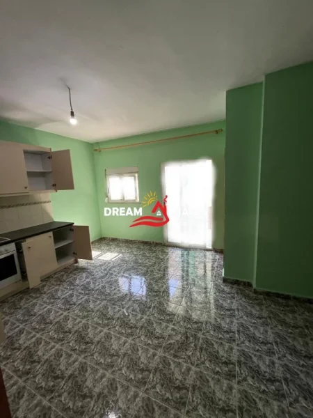 Tirane, shitet apartament 3+1+Ballkon Kati 3, 120 m² 248.000 € (ne Komun te Parisit, prane Kristal Center)