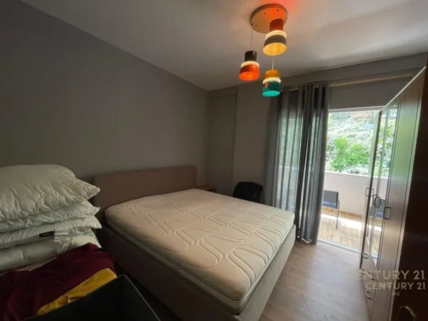Tirane, jepet me qera apartament 2+1 Kati 2, 105 m² 650 € 